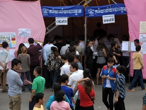 ພະມະຫາກະສັດ ກຳປູເຈຍ ຮຽກຮ້ອງແກ້ໄຂບັນດາຄວາມບໍ່ລົງລອຍກັນພາຍຫຼັງການເລືອກຕັ້ງໂດຍສັນຕິວິທີ