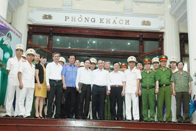 ທ່ານຫງວຽນຊວນຟຸກ ກວດກາວຽກງານ ອະໄພຍະໂທດ