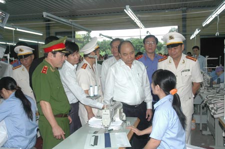 ທ່ານຫງວຽນຊວນຟຸກ ກວດກາວຽກງານ ອະໄພຍະໂທດຢູ່ ແຂວງນິງບິງ