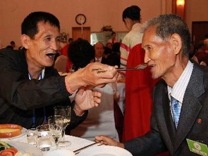 ສປປ ເກົາຫຼີ ເຫັນດີເປັນ ເອກະສັນເຈລະຈາກັບ ສ ເກົາຫຼີ ກ່ຽວກັບການເຕົ້າໂຮມບັນດາຄອບຄົວທີ່ຖືກພັດພາກຈາກກັນ