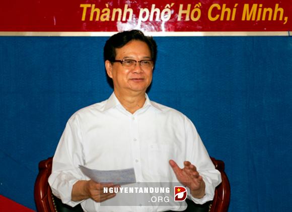 ນາຍົກລັດຖະມົນຕີ ຫງວຽນເຕີນຢູງ ເຮັດວຽກກັບຄະນະພັກທະຫານເຂດ 9