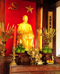 ປະຊາຊົນແຂວງຈາວີງນັບພັນເທື່ອຄົນຖະຫວາຍທູບທຽນໄຫວ້ບູຊາປະທານໂຮ່ຈິມີນ