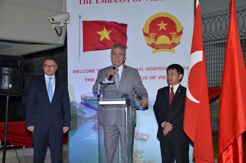 ສະເຫລີມສະຫລອງວັນຊາດຫວຽດນາມທີ 2/9 ຢູ່ ຕ່າງປະເທດ