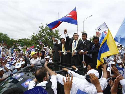 ຝ່າຍຄ້ານກຳປູເຈຍ ຈັດການແຫ່ຂະບວນ ປະທ້ວງ