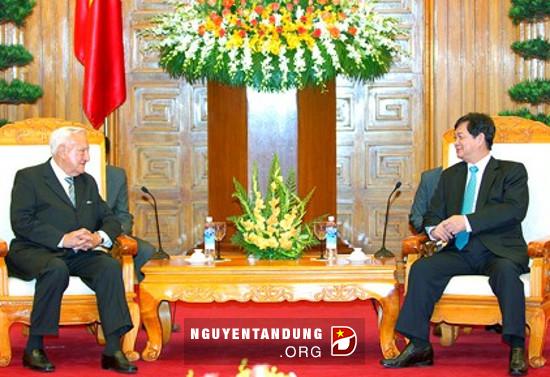 ທ່ານຫງວຽນເຕີນຢຸງ ໃຫ້ການຕ້ອນຮັບກຸ່ມ ສະມາຊິກລັດຖະສະພາ ຝະລັ່ງ-ຫວຽດນາມ