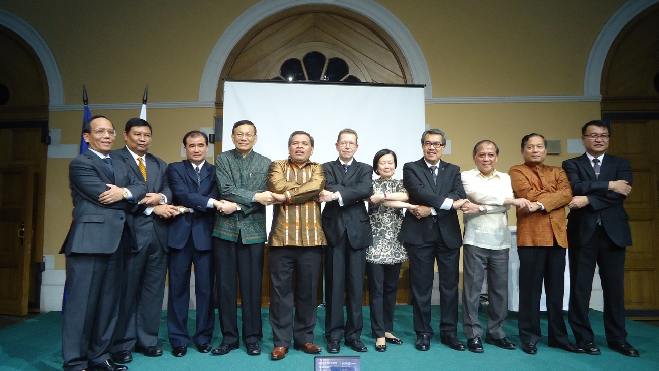 ວັນອາຊຽນ ຢູ່ມົດສກູ ສະເຫຼີມສະຫຼອງ 46 ປີແຫ່ງວັນສ້າງຕັ້ງ