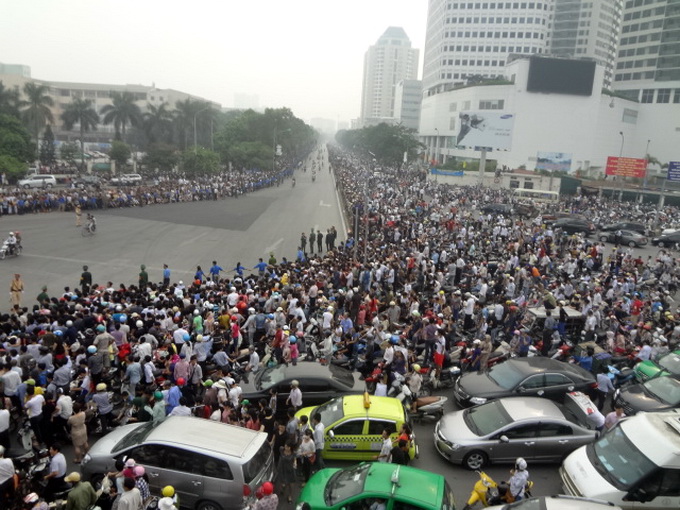 ຊາວນະຄອນຫລວງຮ່າໂນ້ຍສັ່ງລາພົນເອກຫວໍ້ງວຽນຢາບ