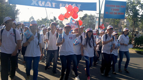 ຍ່າງແຫ່ຂະບວນເນື່ອງໃນເຫດການພົນລະເມືອງຫວຽດນາມຜູ້ທີ່90ລ້ານ