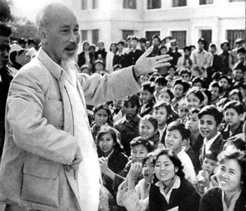 ຮ່ຳຮຽນແບບຢ່າງຄຸນ ສົມບັດປະທານໂຮ່ຈິມິນ ດ້ວຍບັນດາການກະທຳ ອັນແທດຈິງ