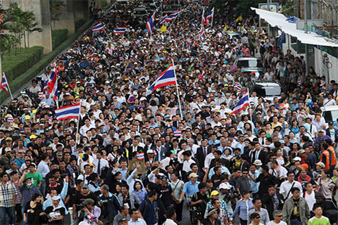 ຝ່າຍຄ້ານຢູ່ໄທຈັດການ ແຫ່ຂະບວນປະທ້ວງ ຄັດຄ້ານກົດໝາຍວ່າດ້ວຍ ການອະໄພຍະໂທດ