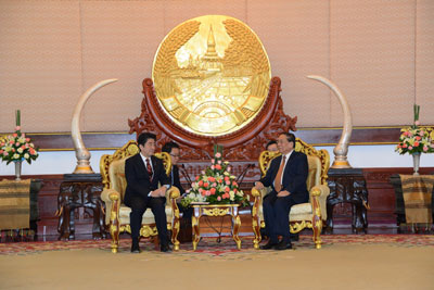 ທ່ານນາຍົກລັດຖະມົນຕີ ຍີ່ປຸນ Shinzo Abe ຢ້ຽມຢາມປະເທດ ລາວ