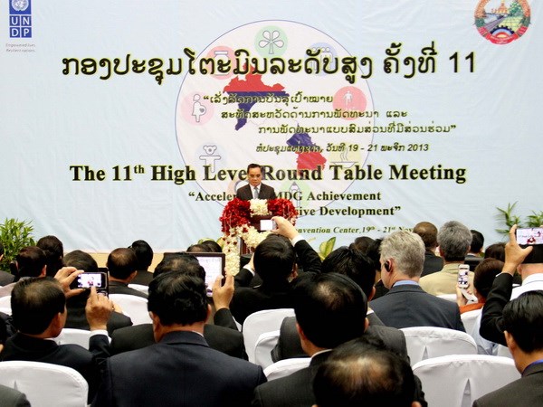 ລາວ:ໄຂກອງປະຊຸມໂຕະມົນຂັ້ນສູງຄັ້ງທີ11