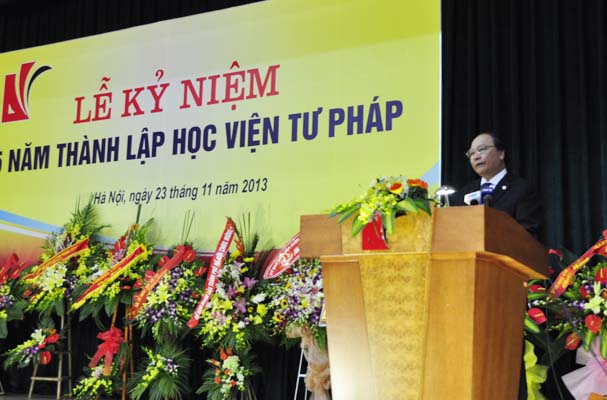 ທ່ານຮອງນາຍົກລັດຖະມົນຕີຫງວຽນຊວນຟຸກເຂົ້າຮ່ວມພິທີສະເຫລີມສະຫລອງ15ປີແຫ່ງວັນສ້າງຕັ້ງສະຖາບັນຕຸລາການ