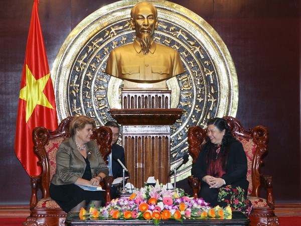 ຮອງປະທານສະພາ ແຫ່ງຊາດ ຕ່ອງທິຟ໋ອງ ຕ້ອນຮັບຫົວໜ້າ ຜູ້ຕາງໜ້າ UNICEF ປະຈຳຫວຽດນາມ