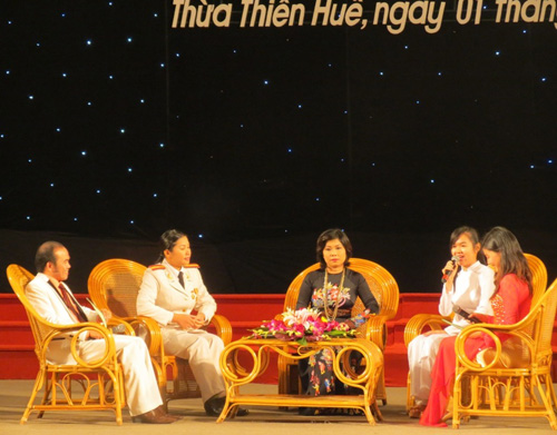 ງານພົບປະແລກປ່ຽນ“ມີຄວາມເອກອ້າງທະນົງໃຈຍ້ອນເປັນແມ່ຍິງຫວຽດນາມ”