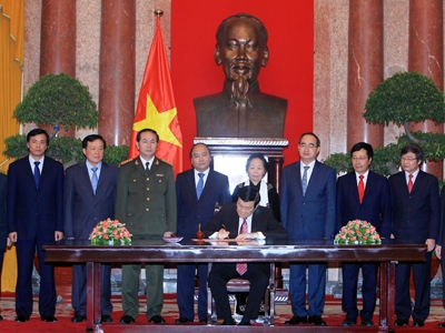 ປະກາດລັດຖະທຳມະນູນປະເທດ ສສ.ຫວຽດນາມ