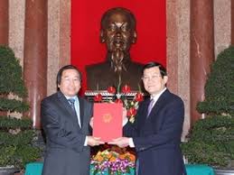 ມອບຂໍ້ຕົກລົງແຕ່ງຕັ້ງຕຳແຫນ່ງເອກອັກຄະລັດຖະທູດໃຫ້ແກ່ພະນັກງານ,ລັດຖະກອນການທູດ22ທ່ານ