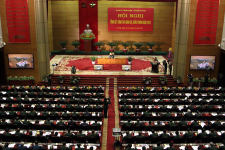 ເລຂາທິການໃຫຍ່ຫງວຽນຟູ໋ຈ້ອງເຂົ້າຮ່ວມກອງປະຊຸມຄະນະພັກທະຫານ