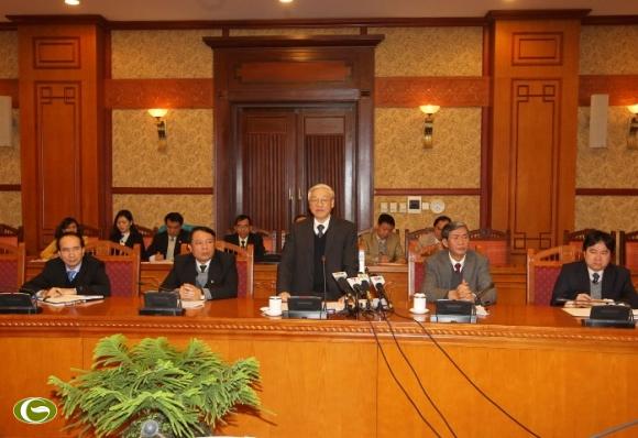 ທ່ານເລຂາທິການໃຫ່ຍ ຫງວຽນຟູຈ້ອງເຮັດວຽກ ກັບສະພາທິດສະດີ ສູນກາງ