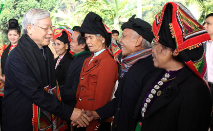 ທ່ານເລຂາທິການໃຫຍ່ ຫງວຽນຟູ໋ຈ້ອງ ຢ້ຽມຢາມ, ເຮັດວຽກ ຢູ່ແຂວງເຊີນລາ