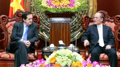 ທ່ານປະທານສະພາແຫ່ງຊາດ ຫງວຽນຊິງຮຸ່ງ ຕ້ອນຮັບຄະນະຜູ້ແທນສະພາສູງ ແອດສະປາຍ