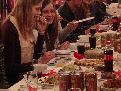 ຊາວລັດເຊຍສົນໃຈເຖິງບຸນປີໃໝ່ປະຈຳຊາດຫວຽດນາມ