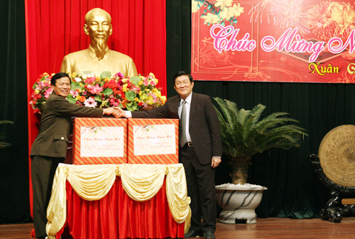 ປະທານປະເທດເຈືອງ ເຕິນຊາງອວຍພອນ ປີໃໝ່ຢູ່ກົມໃຫ່ຍ 5- ກະຊວງຕຳຫຼວດ