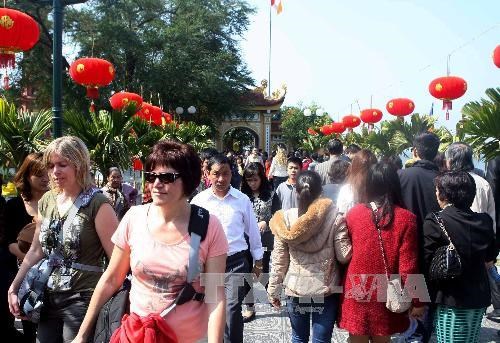 ການເຄື່ອນໄຫວຕ່າງໆຕ້ອນຮັບລະດູບານໃຫມ່ດຳເນີນໄປຢູ່ຫລາຍທ້ອງຖິ່ນໃນທົ່ວປະເທດຫວຽດນາມ