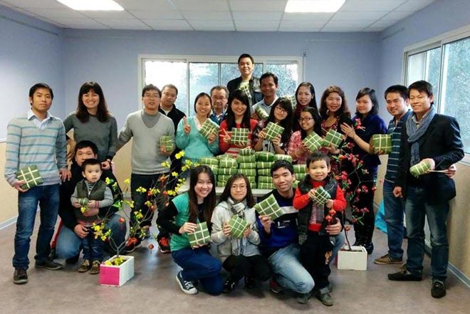 ນັກຮຽນຫວຽດນາມ ຢູ່ປະເທດຕ່າງໆຈັດການ ເຄື່ອນໄວລະຫຼິ້ນຕ້ອນຮັບ ບຸນປີໃໝ່ ປີມະເມຍ