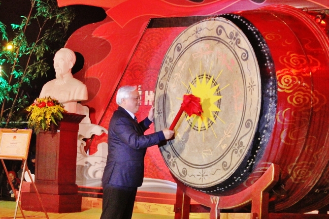 ໄຂງານບຸນວິຫານເຈີນ-ຢູ່ແຂວງທາຍບີງ