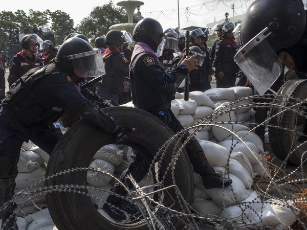 ຕຳຫຼວດໄທຕັດສິນໃຈຍຸບເລີກກາແຫ່ຂະບວນປະທ້ວງຢູ່ສະຖານທີ່5ແຫ່ງທີ່ບາງກອກຄືນໃໝ່