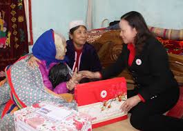 ຊ່ວຍເຫລືອຄົນທຸກຍາກແລະຜູ້ປະສົບເຄາະຮ້າຍຈາກທາດພິດສີສົ້ມ/dioxin