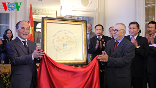 ປະທານສະພາແຫ່ງຊາດ ຫງວຽນຊິງຮຸ່ງ ພົບປະ ເຈລະຈາກັບປະທານ IPU