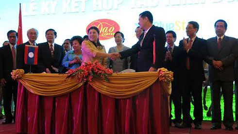 ເຊັນຍຸດທະສາດລະຫວ່າງວິສາຫະກິດຫວຽດນາມ-ລາວ