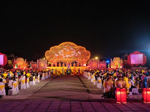 Festival ເຫ້ວ 2014:ລາຍການ“ງານລາຕີ ພະລາຊະວັງ” ທີ່ເປັນ ເອກະລັກສະເພາະ