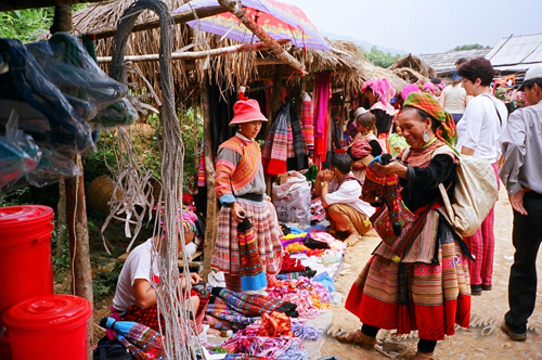 ເຂດທ່ອງທ່ຽວຊາປາ ໄດ້ ຕ້ອນຮັບແຂກທ່ອງທ່ຽວ ກວ່າ 30.000 ເທື່ອຄົນ ໃນໂອກາດວັນພັກ