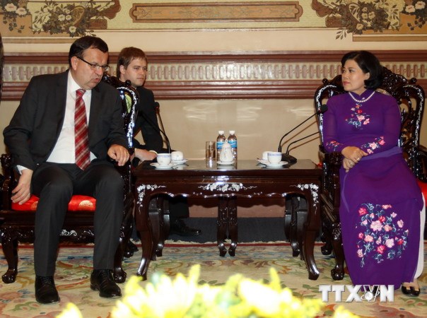 ສ.ເຊັກ ກຽມພ້ອມລົງທຶນ ເຂົ້ານະຄອນ ໂຮ່ຈີ໋ມິນ