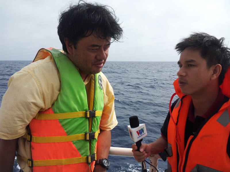 ບັນດານັກຂ່າວຕ່າງປະເທດມີໜ້າຢູ່ໝູ່ເກາະຮ່ວາງຊາຖືວ່າ: ຈີນໄດ້ມີການກະທຳ ທີ່ຈອງຫອງ