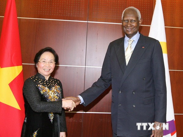 ປະຊາຄົມໃຊ້ພາສາຝຣັ່ງຍາມໃດກໍ່ສະໜັບສະໜູນແລະສາມັກຄີກັບຫວຽດນາມ