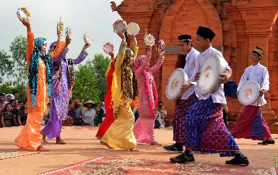 ຊາວເຜົ່າຈຳຢູ່ບີງທ້ວນຕ້ອນຮັບບຸນປີໃຫມ່ Ramưwan