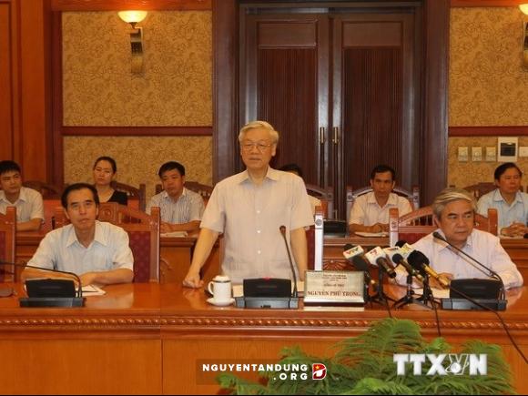 ທ່ານເລຂາທິການໃຫຍ່ພັກກອມມູນິດຫວຽນດາມ ຫງວຽນຟູ້ຈ້ອງ ເຮັດວຽກກັບສະພາທິດສະດີສູນກາງ