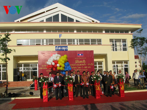 ມອບສົ່ງສະຖານບັນເສດຖະກິດ-ການເງິນໄລຍະ2ໃຫ້ຝ່າຍລາວ