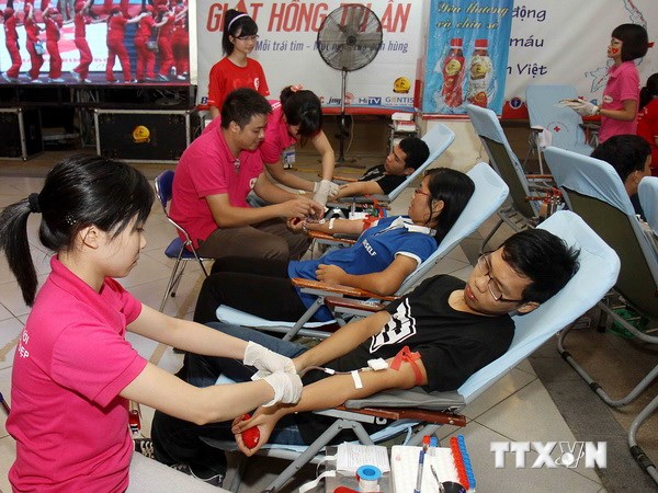 ງານລາຕີສະແດງສິລະປະຍ້ອງຍໍຊົມເຊີຍຜູ້ບໍລິຈາກເລືອດທີ່ດີເດັ່ນ