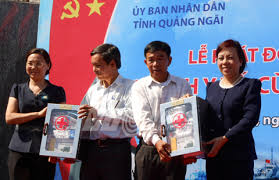 ກະຊວງສາທາລະນະສຸກມອບຕູ້ຢາພະຍາບານສຸກເສີນໃຫ້ແກ່ຊາວປະມົງ