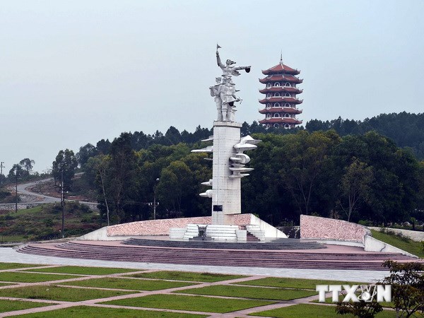 ລາຍການສະແດງສິລະປະ “3 ແຍກດົງໂລກອະມະຕະ”