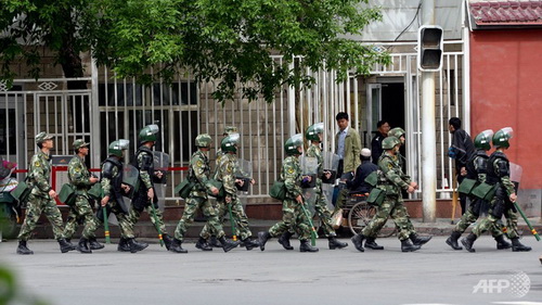 ການບຸກໂຈມຕີຢູ່ຊີນຈຽງເຮັດໃຫ້ມີຜູ້ເສຍຊີວິດແລະບາດເຈັບນັບສິບໆຄົນ