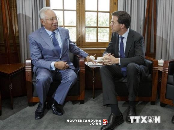 ມາເລເຊຍແລະໂຮນລັງເຫັນດີເປັນເອກະສັນຮຽກຮ້ອງຢຸດຍິງຢູ່ສະຖານທີ່ເຮືອບິນMH17ຕົກ