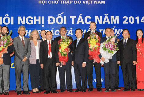 ປະທານປະເທດເຈືອງເຕີນຊາງຕ້ອນຮັບຄະນະຜູ້ແທນເຂົ້າຮ່ວມກອງປະຊຸມສຳມະນາສາກົນຢູ່ຫວຽດນາມ