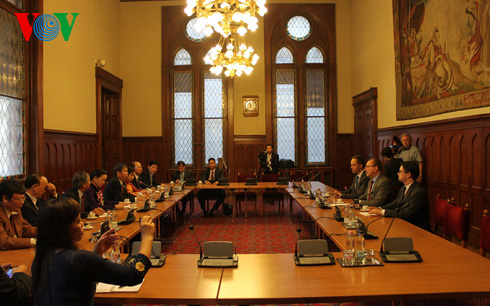 ຮູງກາຣີສະໜັບສະໜູນຫວຽດນາມໃນການຕໍ່ສູ້ປົກປັກຮັກສາອະທິປະໄຕຂອງປະເທດຊາດ