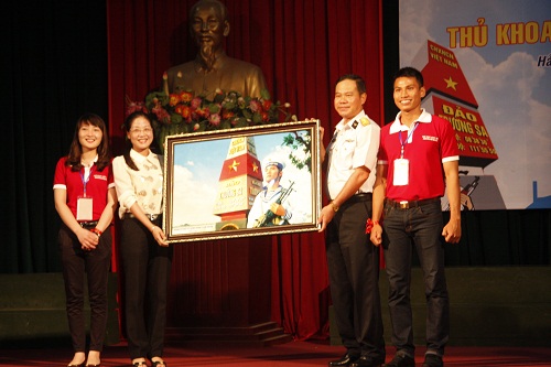 ງານໂອ້ລົມສົນທະນາ ”ຜູ້ເສັງໄດ້ທີໜຶ່ງກັບທະເລໝູ່ເກາະບ້ານເກີດເມືອງນອນ”